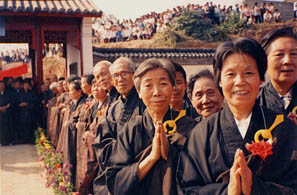 Disciples of 
His Holiness Juzan attending his memorial.